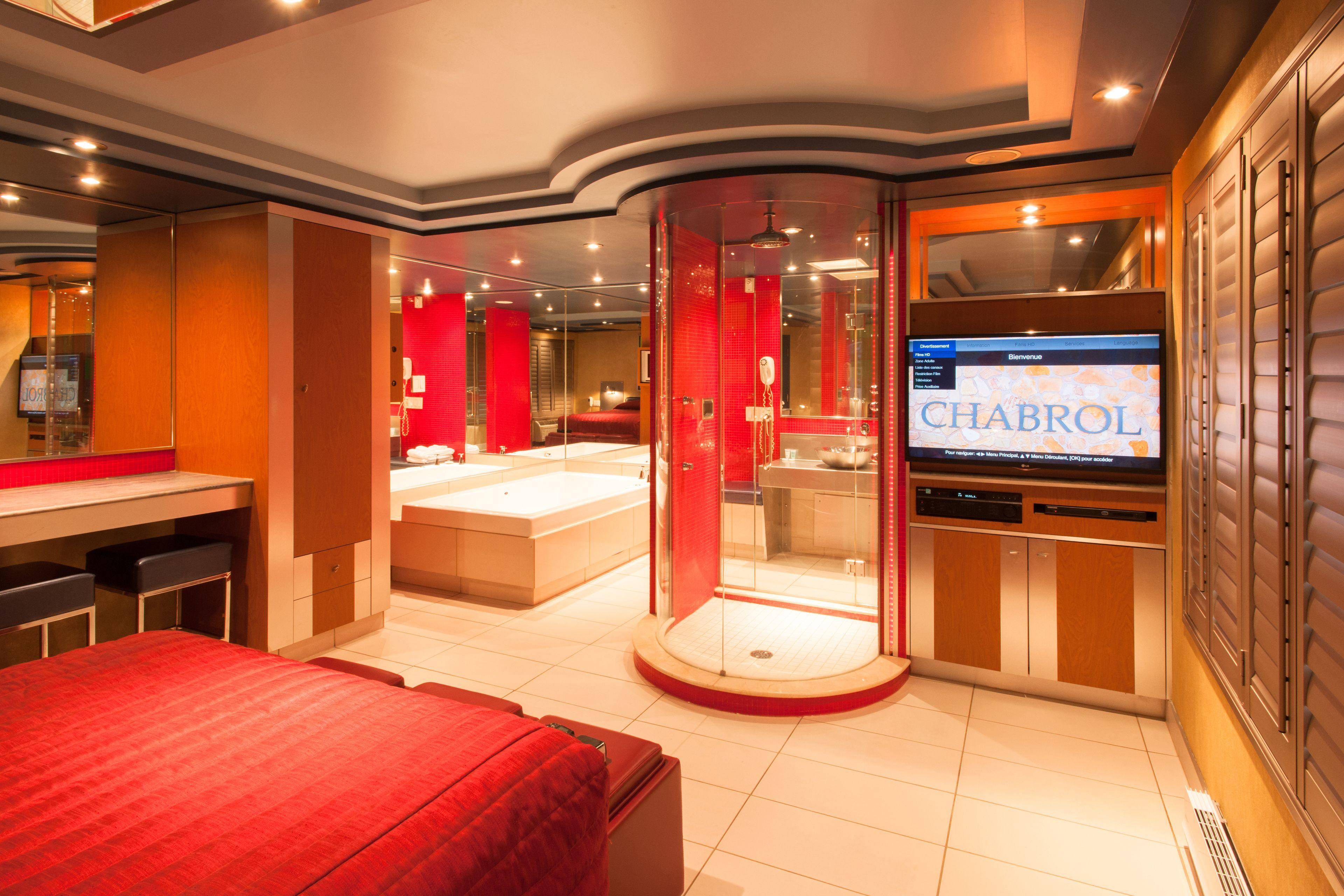 Le Chabrol Hotel & Suites — Photos 2